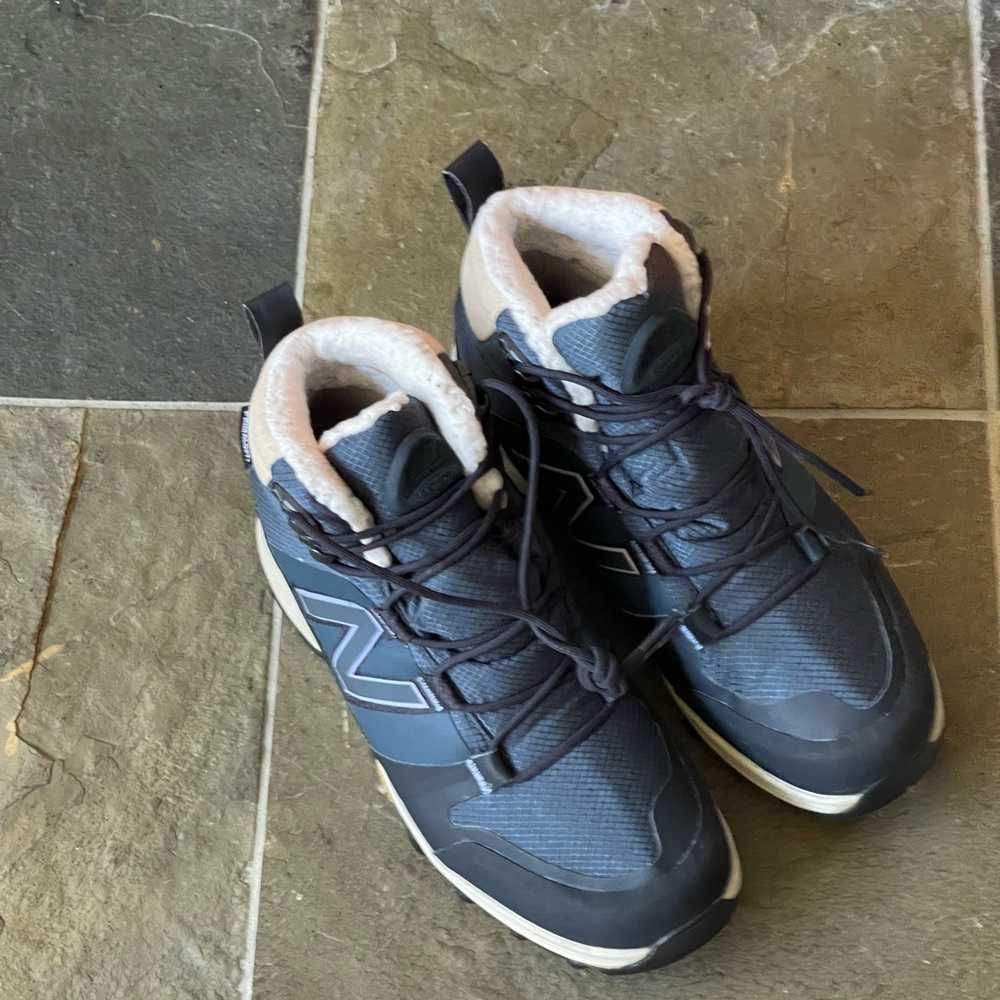 NEW BALANCE WINTER HIKING BOOT IN NAVY - Picture 2 of 16